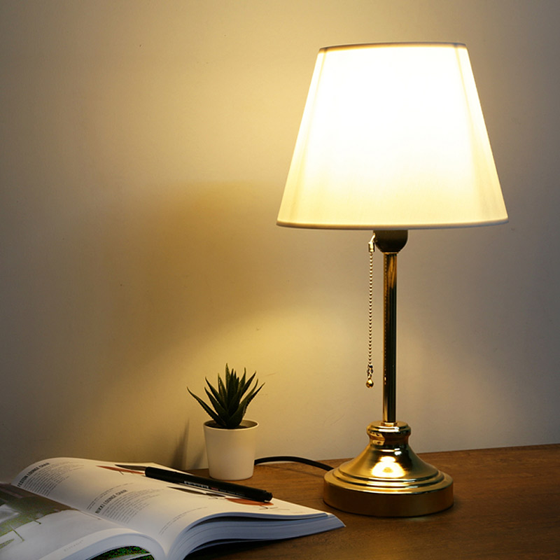 Harrison Megapap fabric/metallic/Mdf table lamp in white/golden color 22x17x45cm.