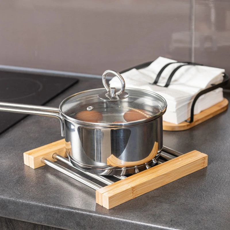 ESTIA ΒΑΣΗ ΜΑΓΕΙΡΙΚΟΥ ΣΚΕΥΟΥΣ BAMBOO ESSENTIALS ME ΑΝΟΞΕΙΔΩΤΟ ΑΤΣΑΛΙ ΠΤΥΣΣΟΜΕΝΗ 22x21.3x2.2cm