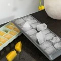 ICE-CUBE TRAY PLASTIC 16 CASES MINT