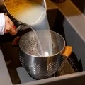 PASTA STRAINER ALLURE STAINLESS STEEL 22cm WITH WOODEN HANDLES