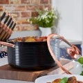 Pot with non-stick lid made of aluminum bronzed No26