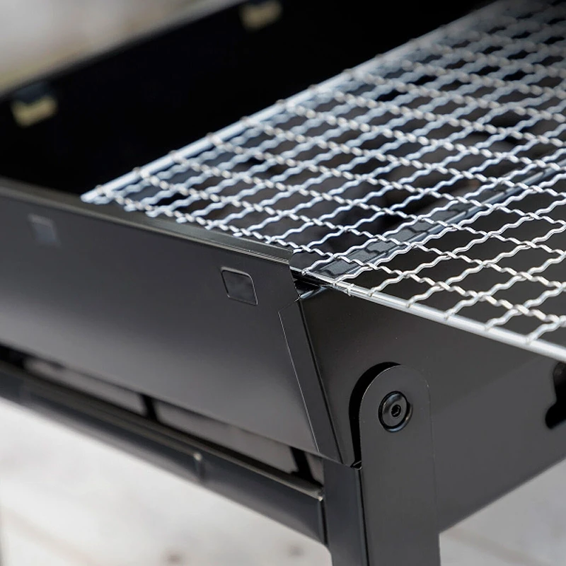BearBQ Innovagoods folding - portable charcoal grill 41x20x28cm.