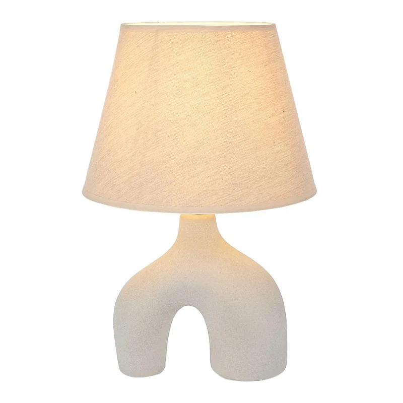 ELEPHANT CERAMIC LAMP WITH CRΘME HAT