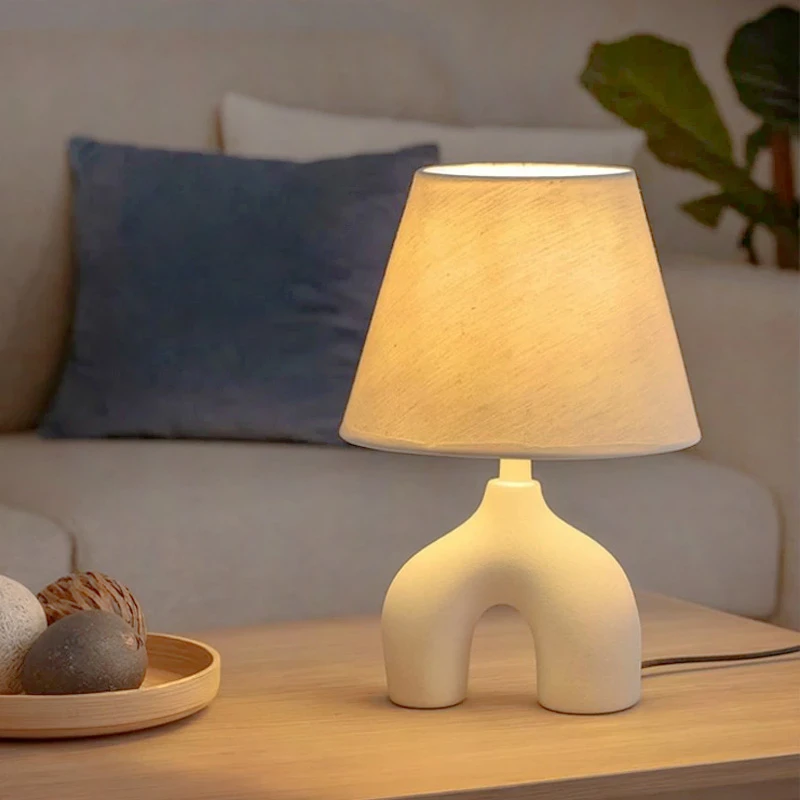 ELEPHANT CERAMIC LAMP WITH CRΘME HAT