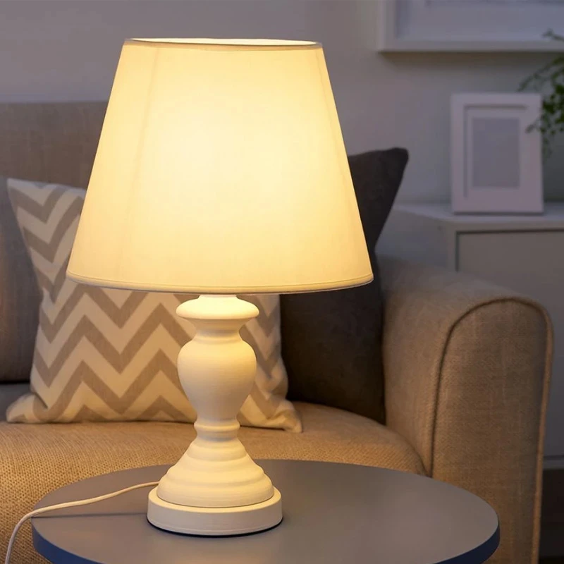 WHITE METAL LAMP WITH WHITE HAT 41CM