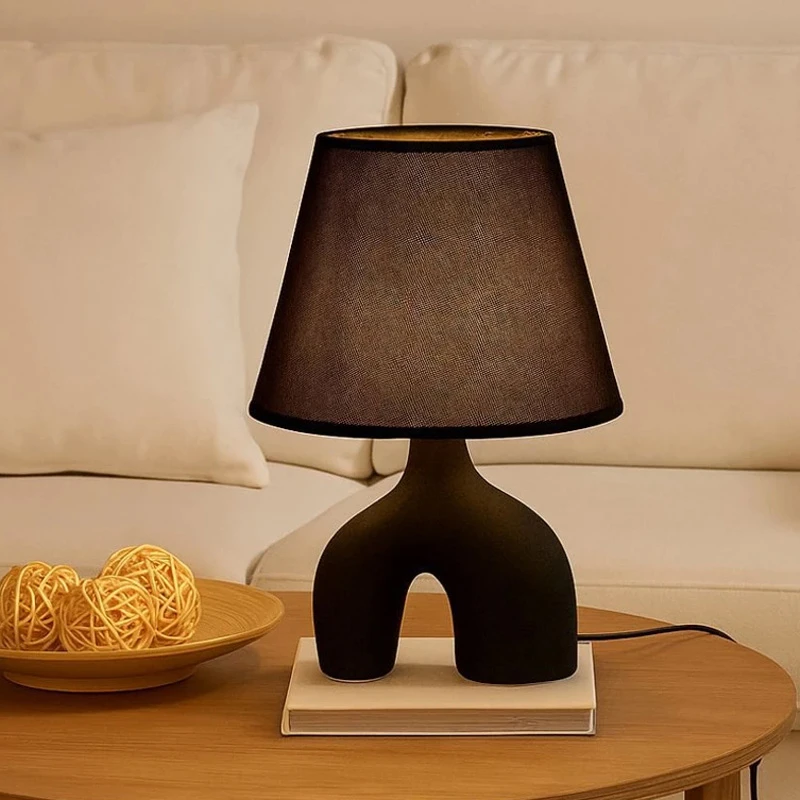 BLACK CERAMIC LAMP  WITH HAT 38.5CM