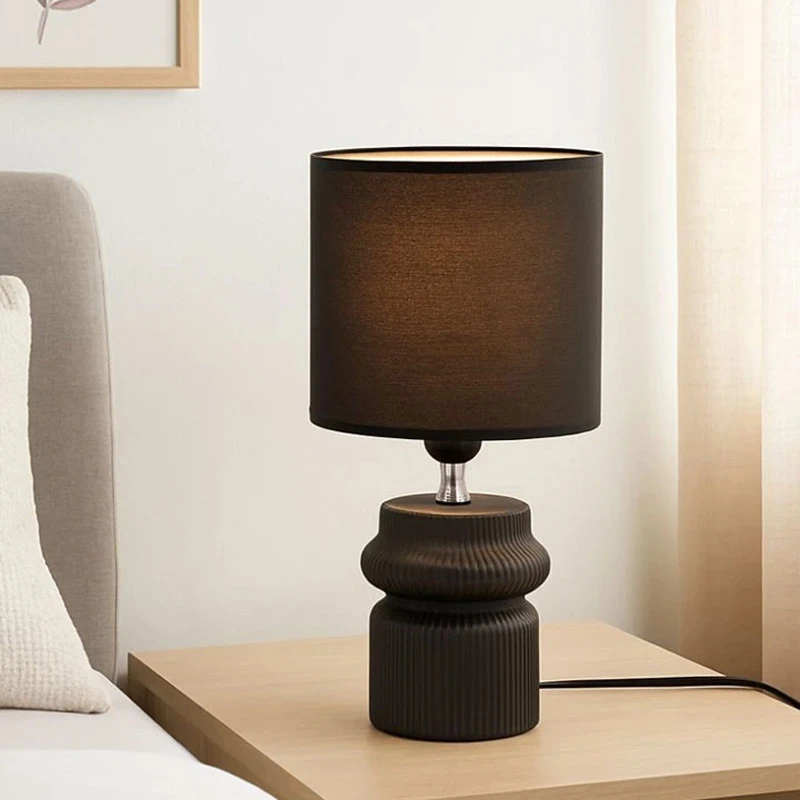 BLACK CERAMIC STRIPED LAMP WITH BLACK HAT D13X26.5CM